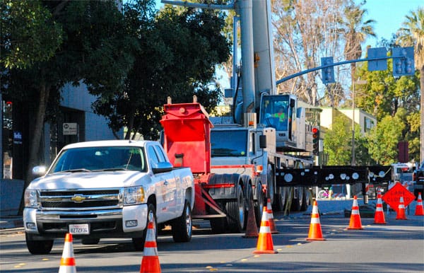 traffic-control-LA-hydro-crane